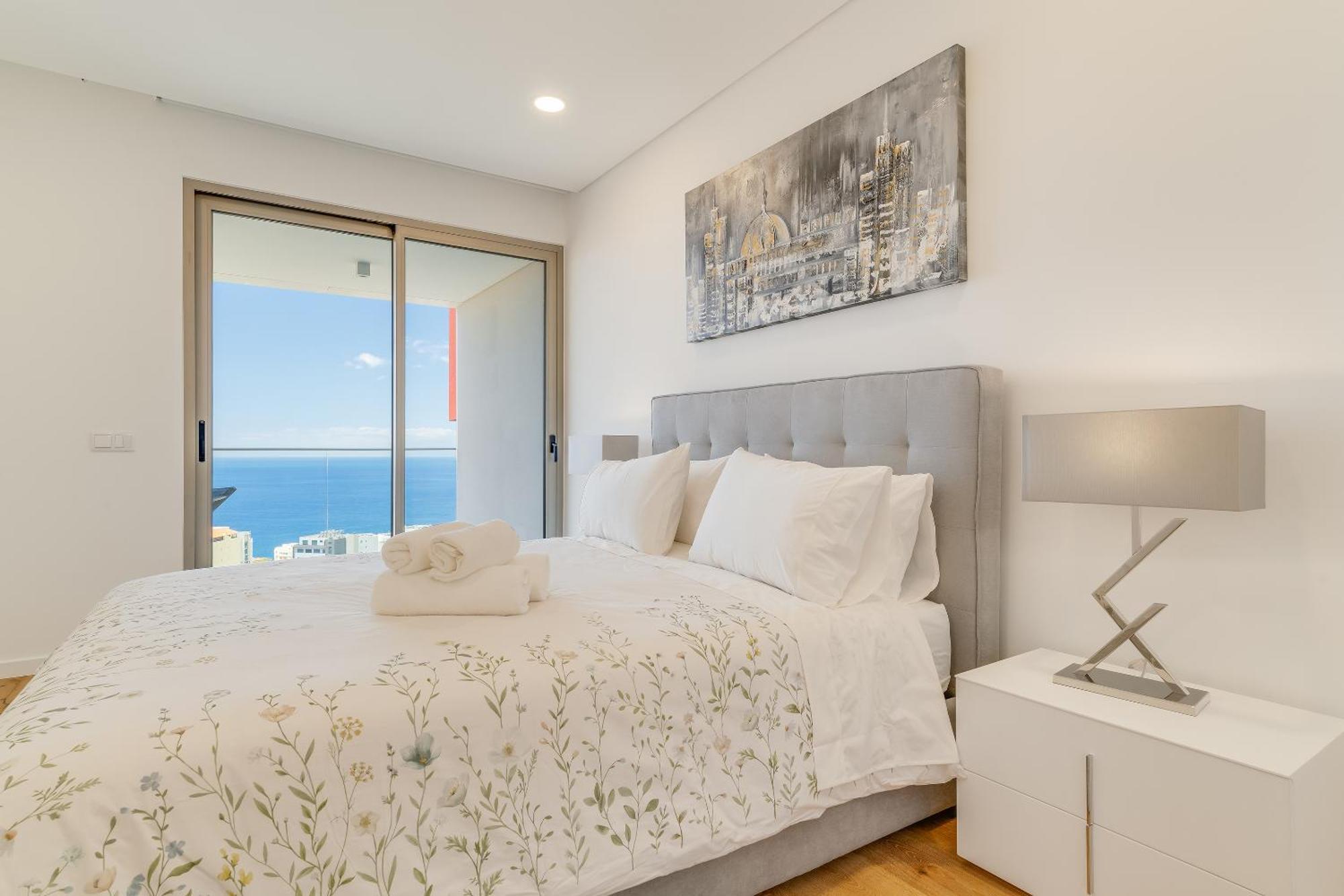 Laura Uptown 117 By Hr Madeira
